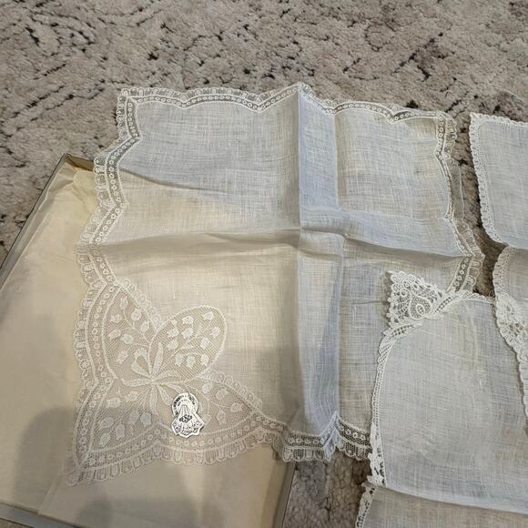 Schusters DESCO Vintage Handkercheifs Hankeys Lace Linen Women's Square Box of 3 - Picture 4 of 6